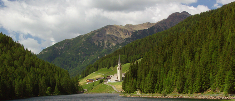 Durnholzer See mit Kirche Durnholzer See mit Kirche