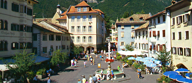Dorfplatz in Kaltern Dorfplatz in Kaltern
