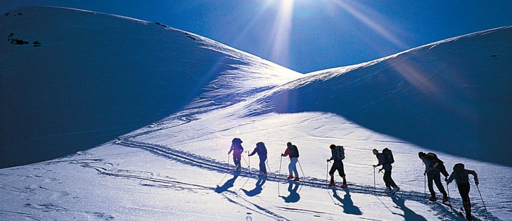 Gruppe mit Tourenski Gruppe mit Tourenski
