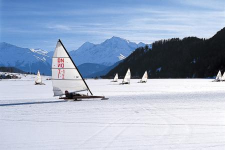 Eissegeln und Snowkiten am Haidersee in St. Valentin