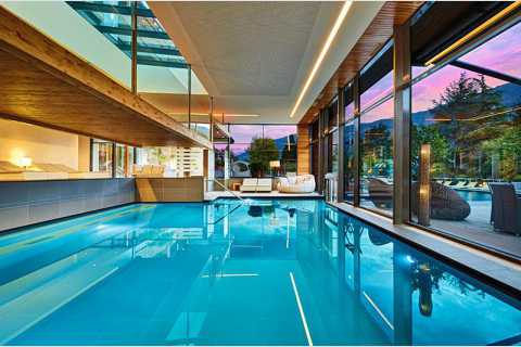 Indoor swimming pool 32 C