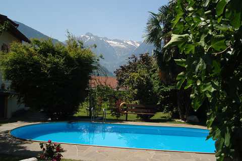 Stckerhof - Schwimmbad im Garten mit ausreichend Sonenliegen