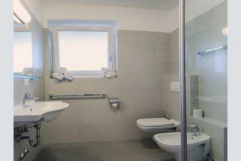 Residence Ledi - Bagno con una Doccia