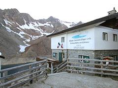 Rifugio Canziani - green Lake