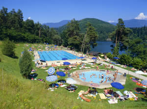 Swimmingpool on the lake Monticolo